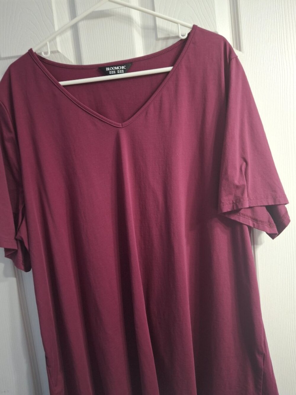 BloomChic Set of 2 V-neck Tops, Short Sleeve Tops, size 22-24 - Picture 2 of 7